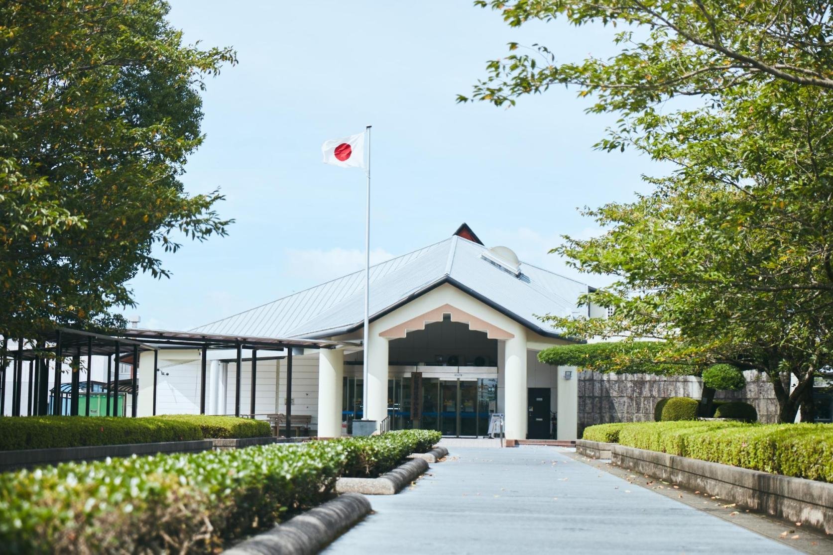 🏛️ 치란 특공 평화 회관 이미지 1